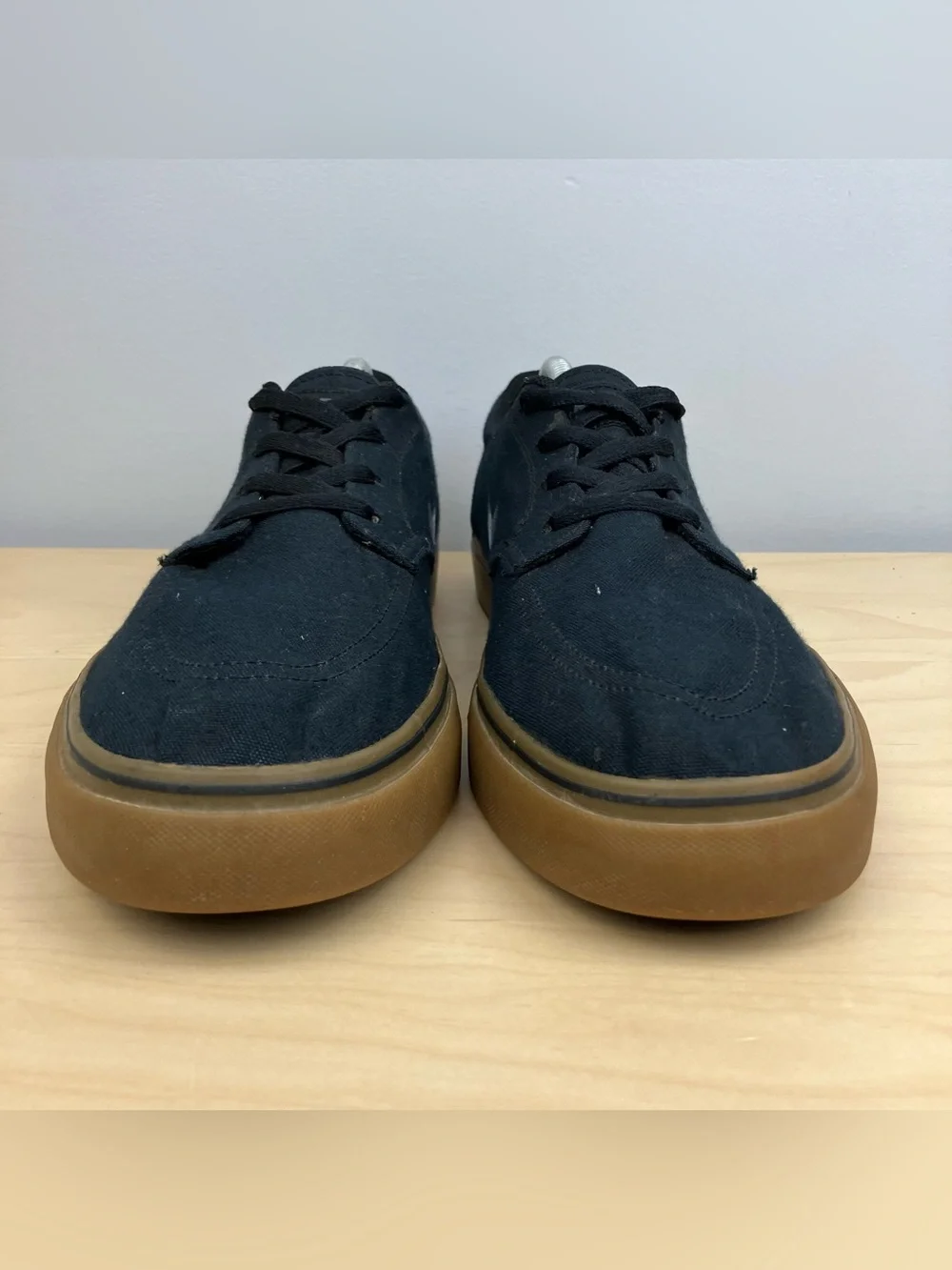 Nike Men’s Size 11.5 SB Clutch Black Canvas Gum Low Top Athletic Skate Shoes